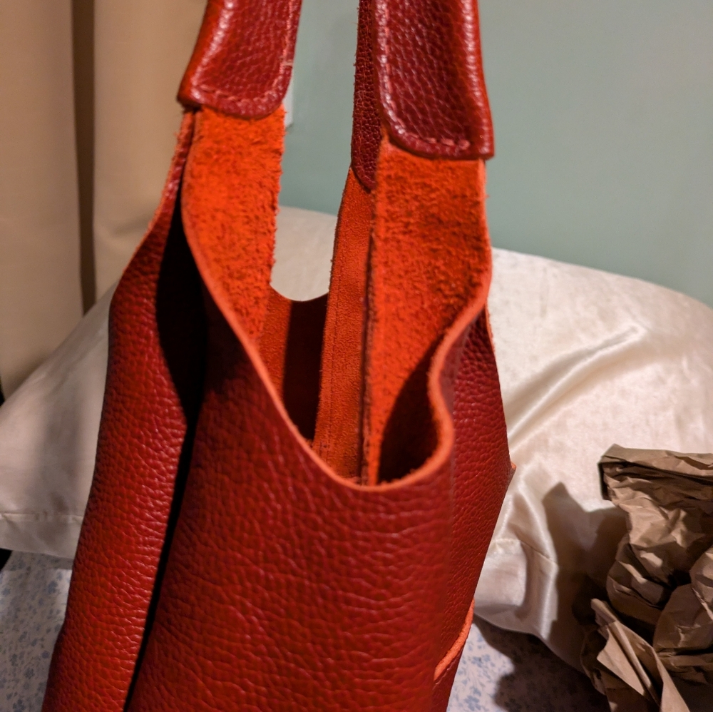 **SOLD**. 'Almost Perfect' Madison Shoulder Bag - Picture 8 of 10